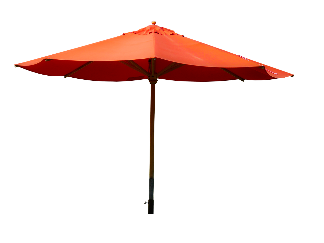 Kleurrijke lentecocktails op elegante tuintafel gepresenteerd.