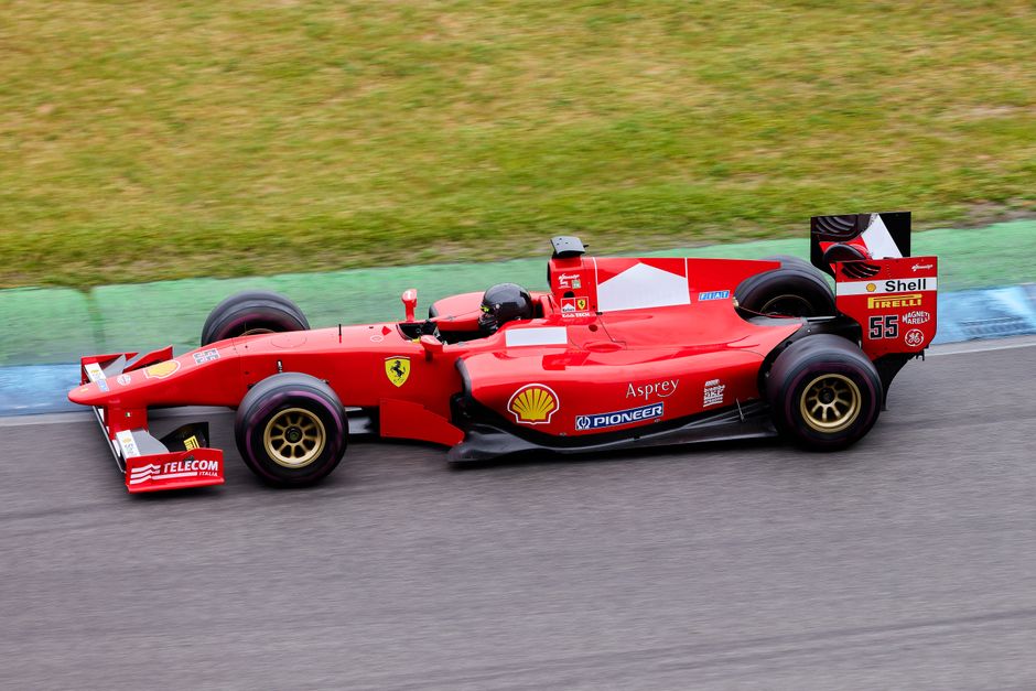 Formule 1 posters levendig op kantoorwanden
